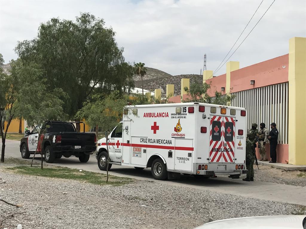 Padres hieren a su hijo con arma blanca en riña familiar en Torreón