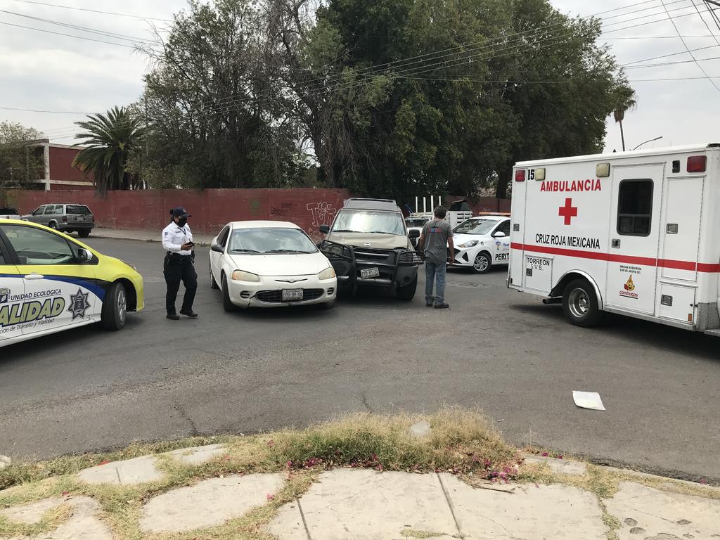 No respeta el alto y provoca accidente en la colonia Moderna de Torreón