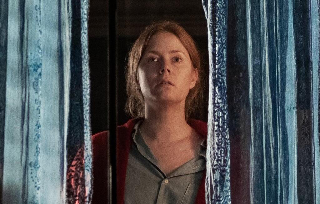 Amy Adams lucha por vencer los miedos en The Woman in the Window