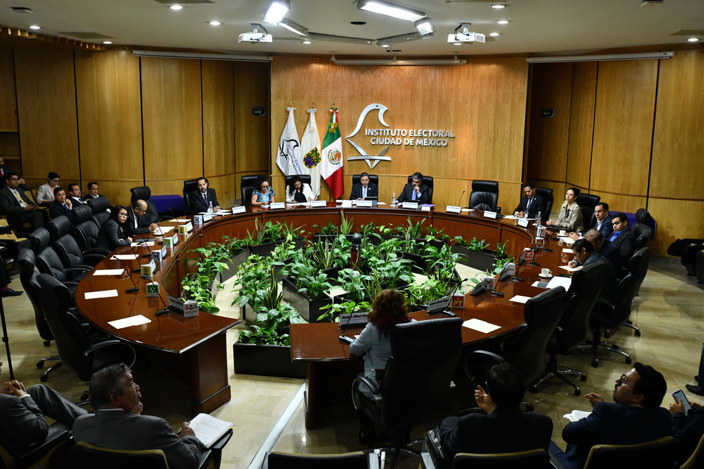 Gobierno de Sheinbaum firma convenio con el Instituto Electoral de la Ciudad de México
