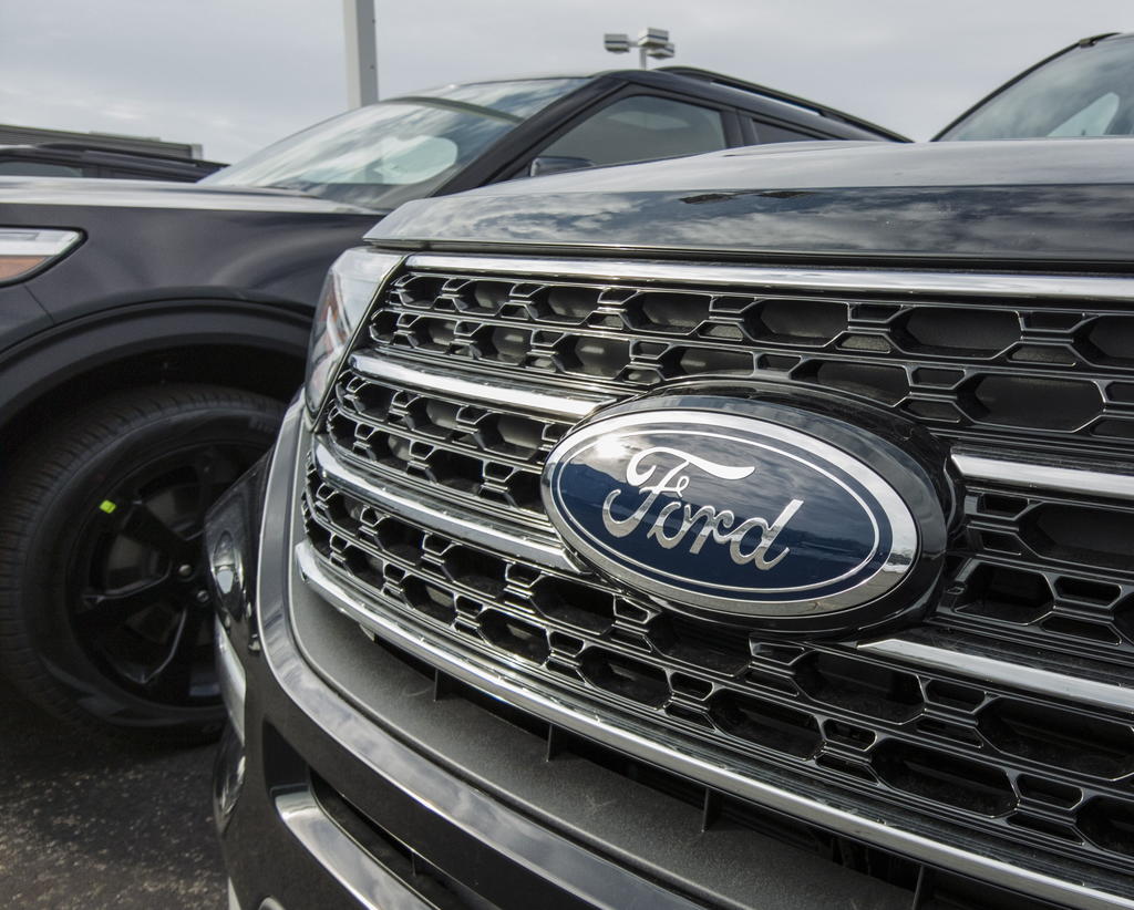 Ford inicia actualización de software de autos por internet