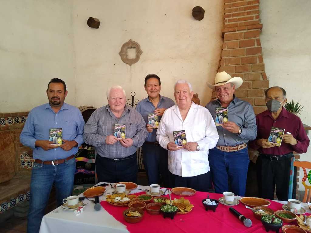 Presentan libro de 'Los Maletillas - Compradores de Gloria'