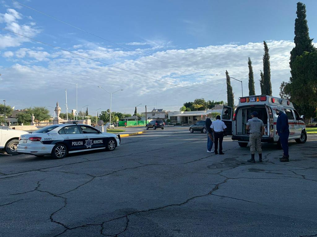 Conductor huye tras impactar a mujer en Torreón Jardín