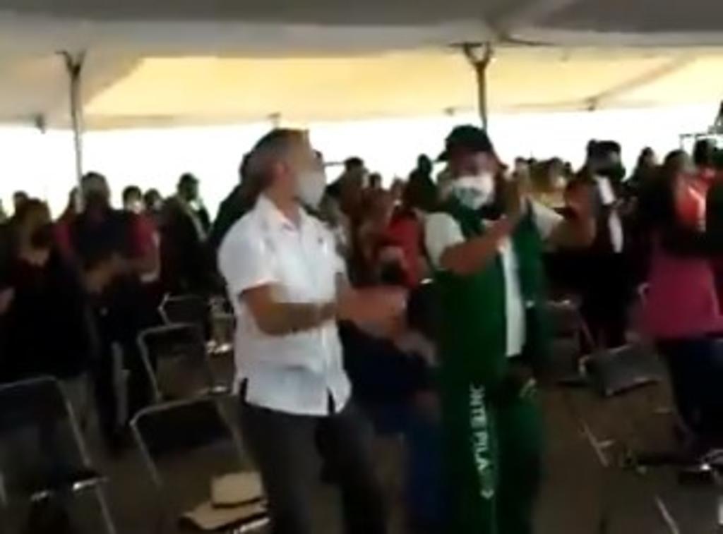 'Le falta ritmo'; así baila Hugo López-Gatell antes de recibir la vacuna antiCOVID