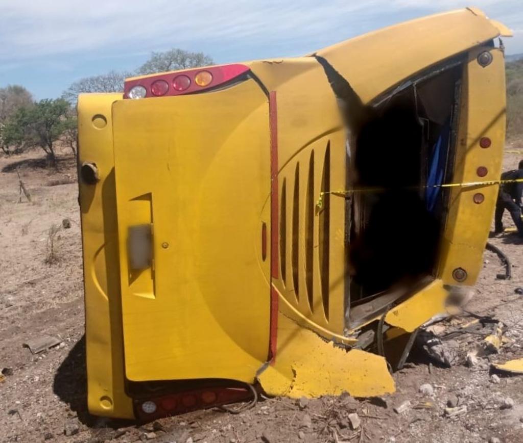 Volcadura de autobús en Puebla deja seis muertos y 16 heridos