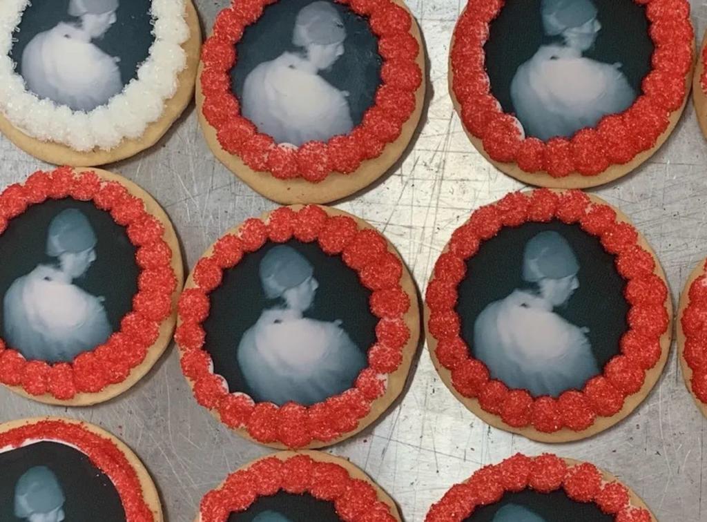 Pastelería busca a ladrón, colocando su imagen en galletas