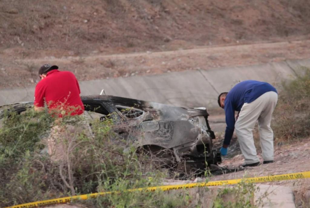 Hallan restos de una persona calcinada dentro de auto en Culiacán