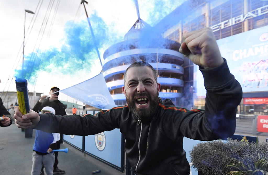 Dueño de Manchester City financiará vuelos de aficionados a final de Champions League