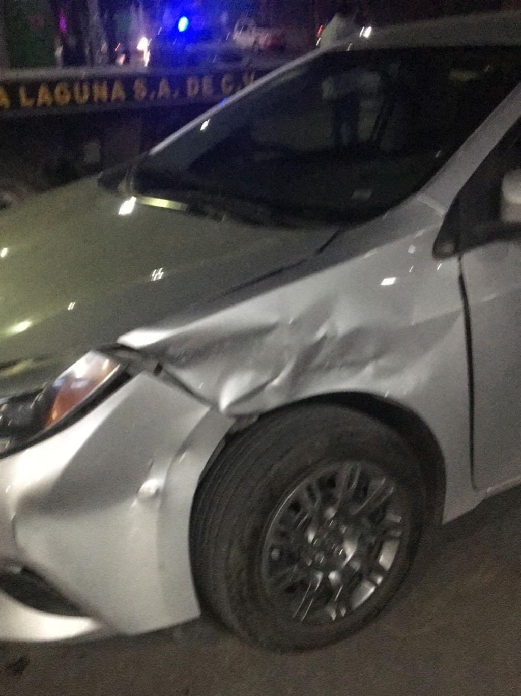 Conductor se pasa luz roja y provoca accidente en Torreón