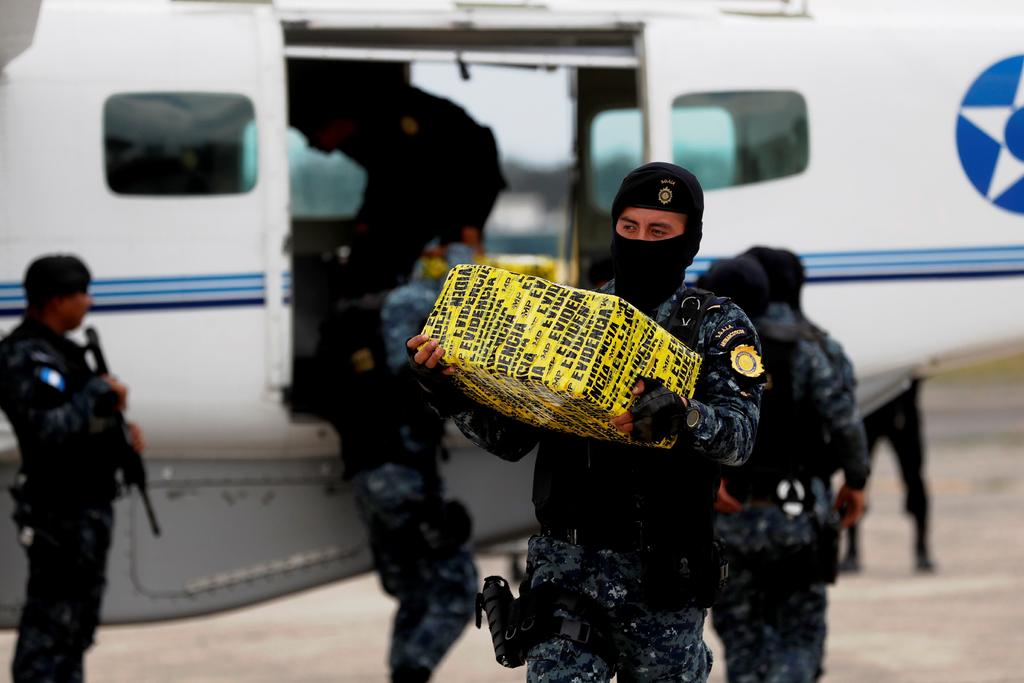 Decomisa Guatemala más de 1,400 kilos de cocaína en zona cercana a México