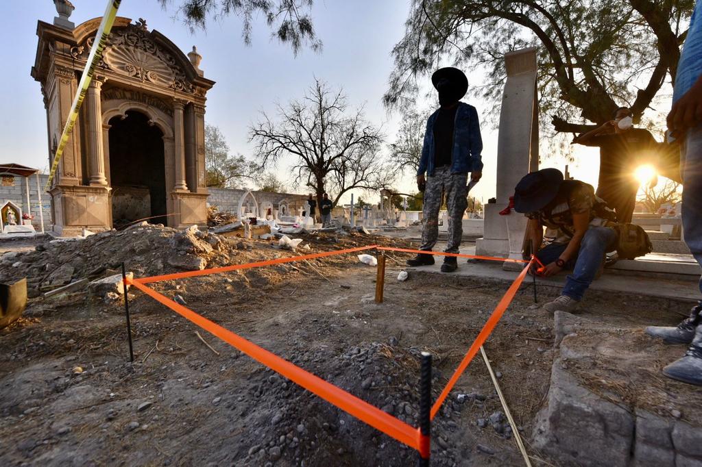 Inicia en Torreón exhumación masiva en Panteón Municipal 1