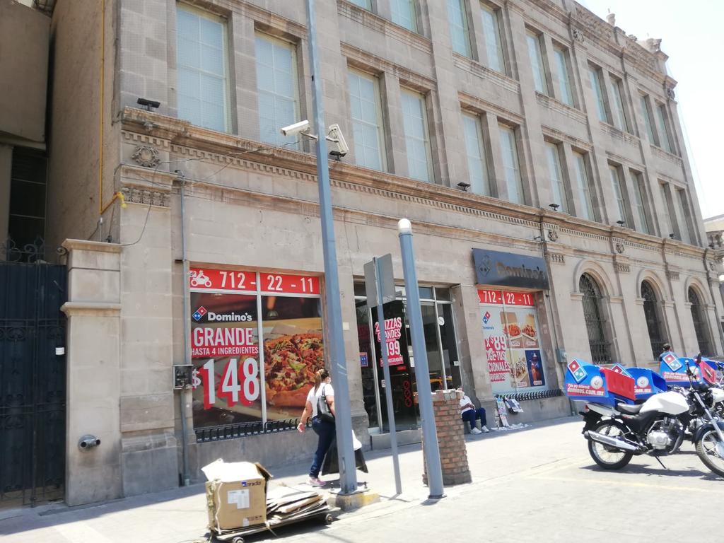 Sorprenden a ladrón dentro de pizzería de Torreón