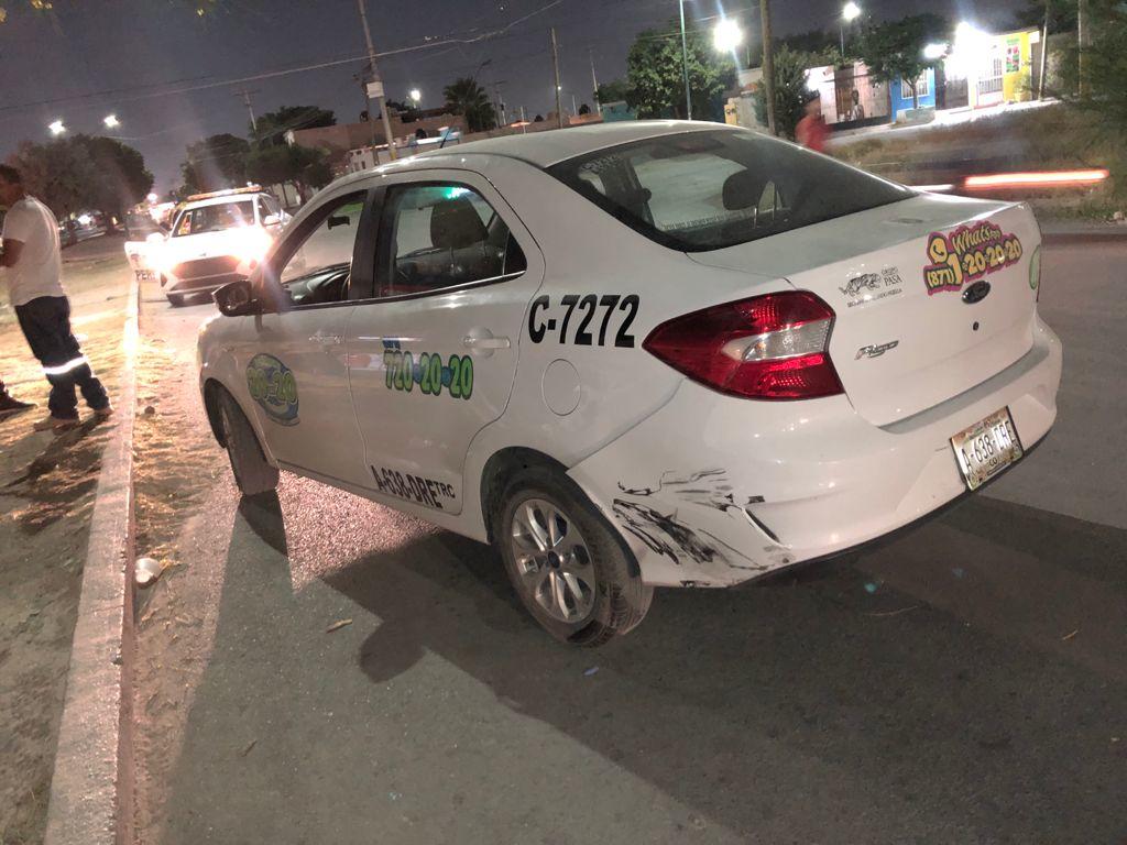 Abandonan taxi tras provocar accidente con dos lesionados en Torreón