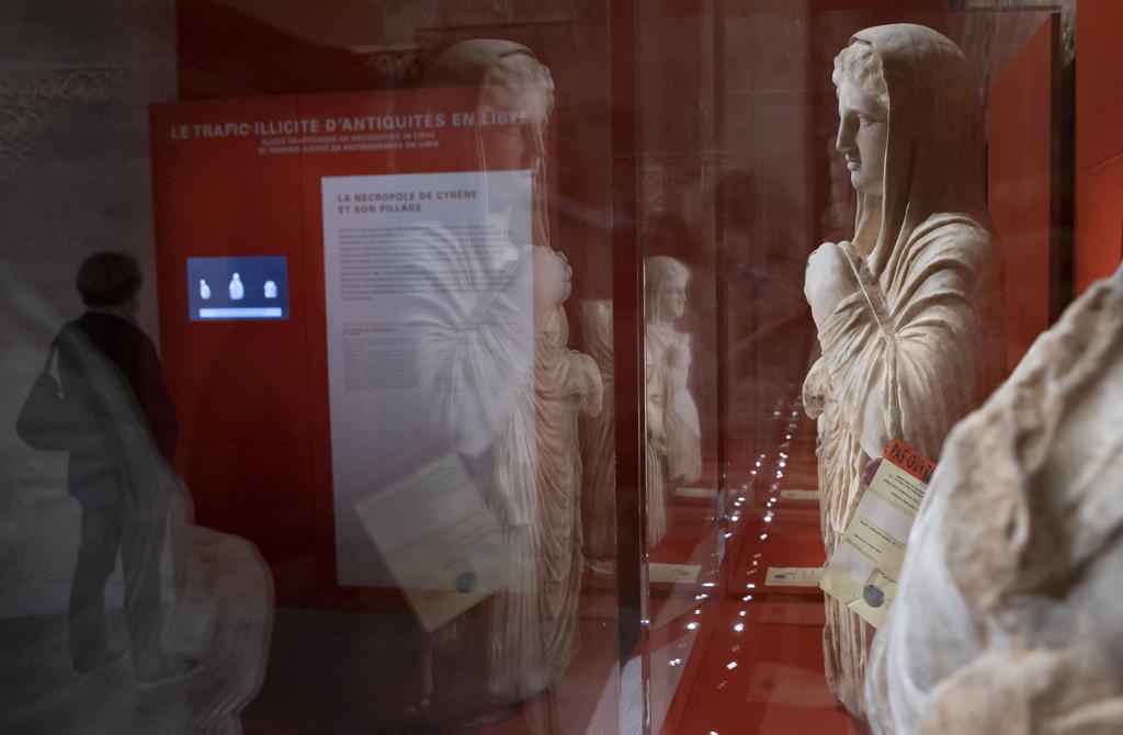 Museo Louvre expone por primera vez obras robadas e interceptadas en la aduana