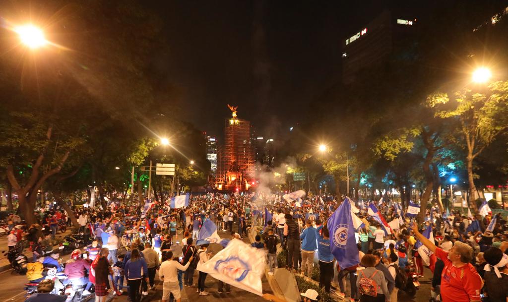 Asisten 80 mil persona a la celebración del Cruz Azul en el Ángel de la Independencia