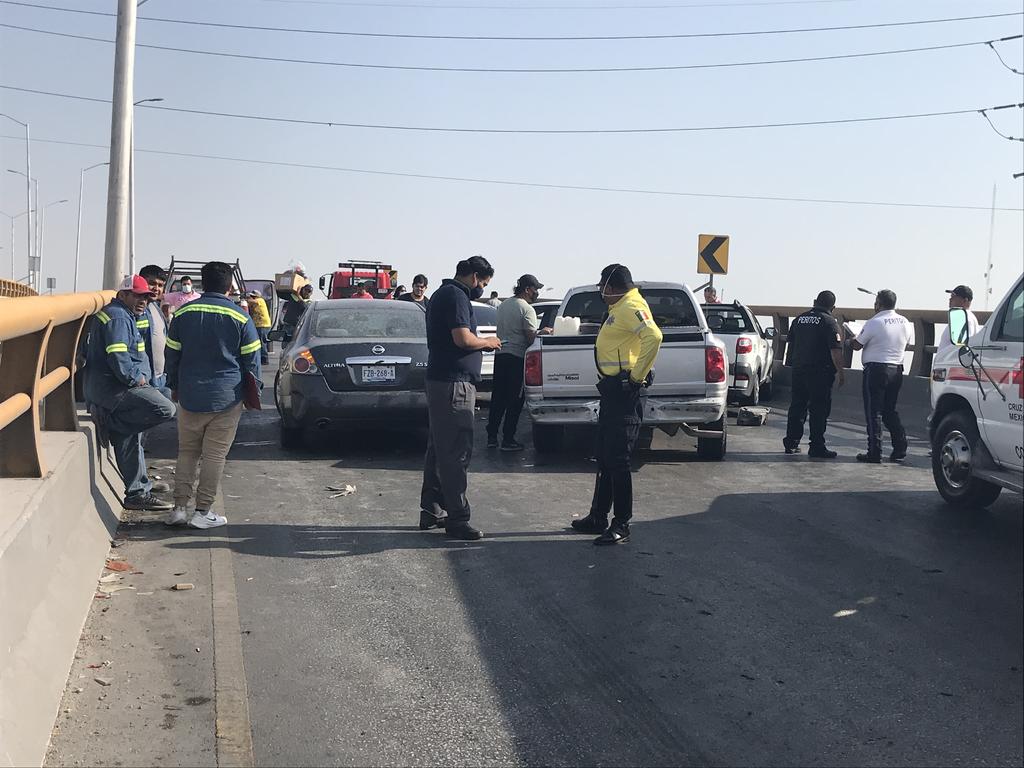 Dos 'carambolas' consecutivas en Torreón dejan daños en 11 vehículos