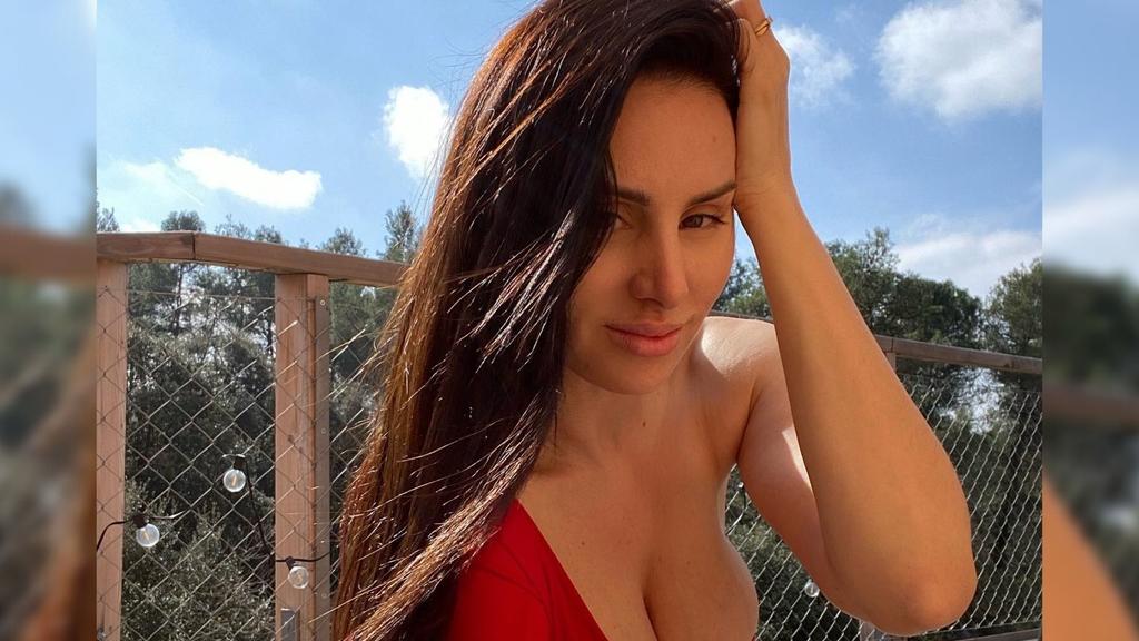 Mala Rodríguez seduce con bikini estampado en dólares