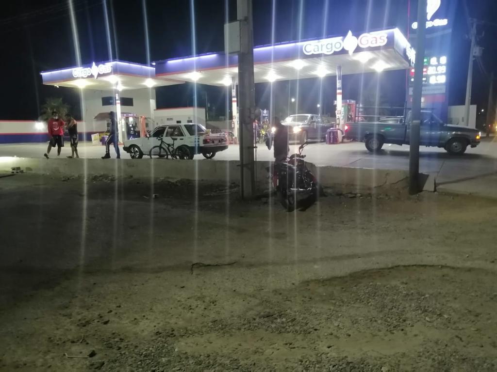 Conductor ebrio arrolla a peatón en gasolinera de Torreón