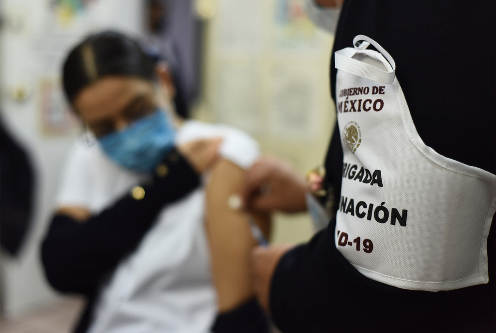 Van 344 reacciones a vacuna antiCOVID en Coahuila