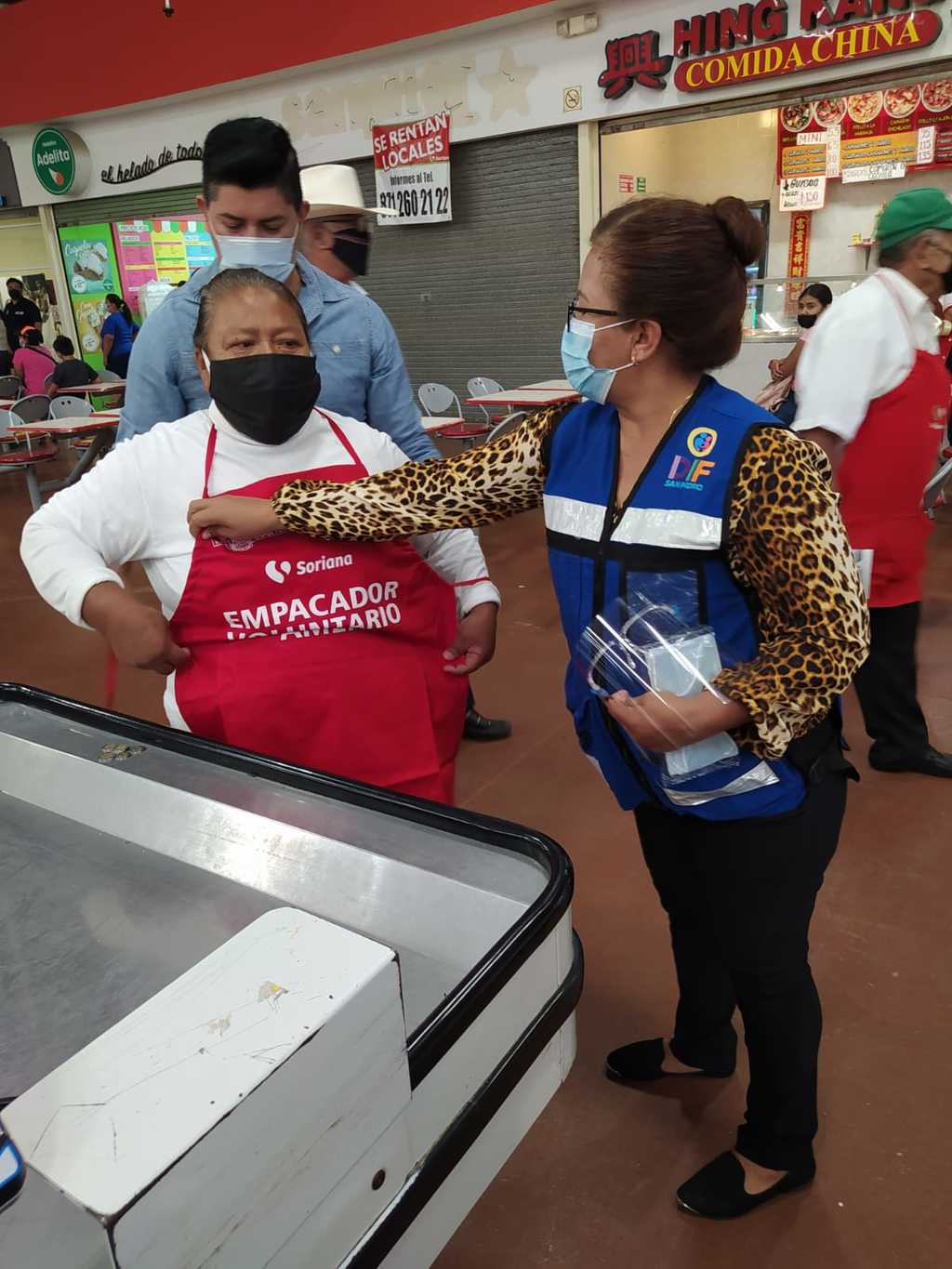 Adultos mayores regresan a los supermercados en San Pedro