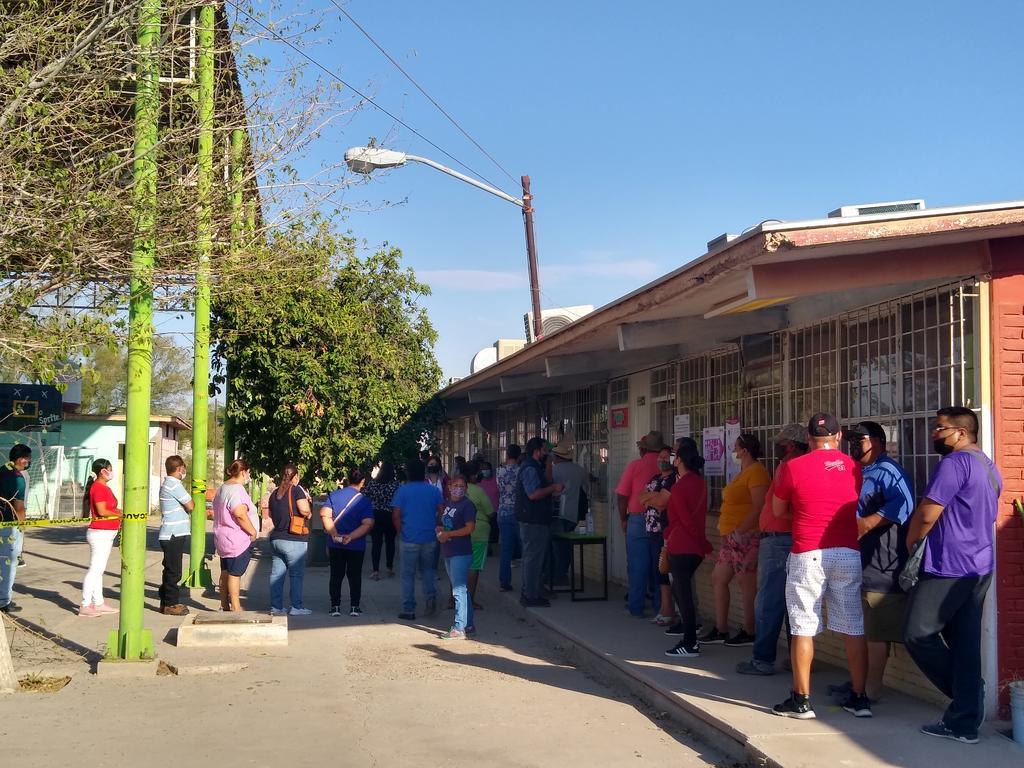 En Madero ciudadanos 'madrugan' para acudir a votar