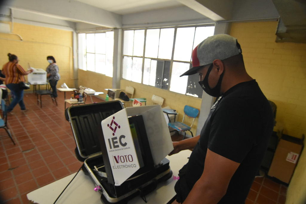 Votan 5 mil personas en casillas electrónicas en Distrito 03 de Coahuila