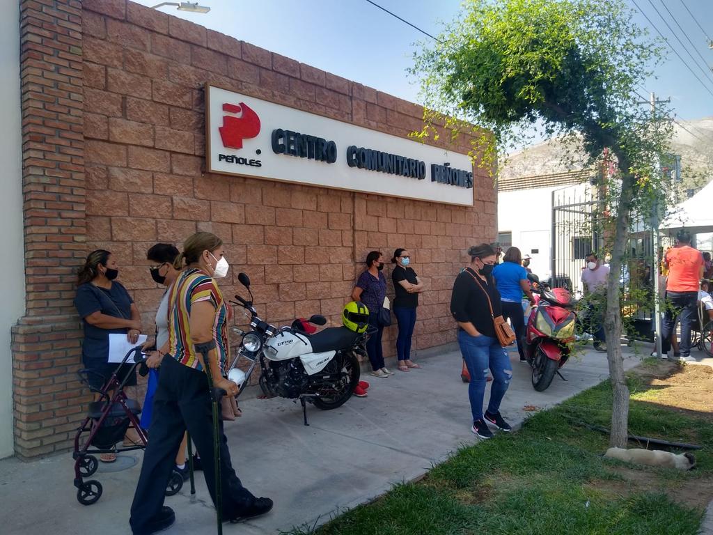 Habilitan Centro Comunitario Peñoles de Torreón para segunda dosis antiCOVID