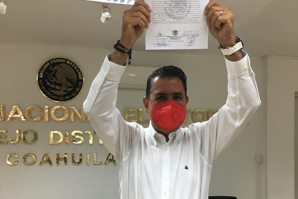 Recibe constancia Antonio Gutiérrez Jardón como diputado electo por el 05 de Coahuila