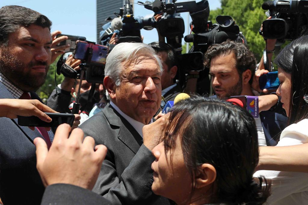 Se reúne López Obrador con sobrevivientes del 'Halconazo'