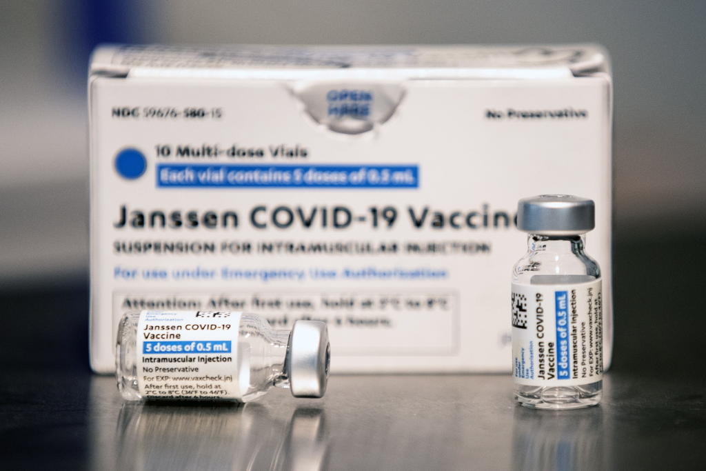 Ordena EUA tirar millones de vacunas de J&J de fábrica que tuvo problemas