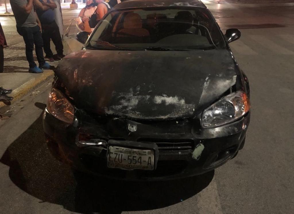 Joven conductor dormita al volante y choca con taxi en Torreón