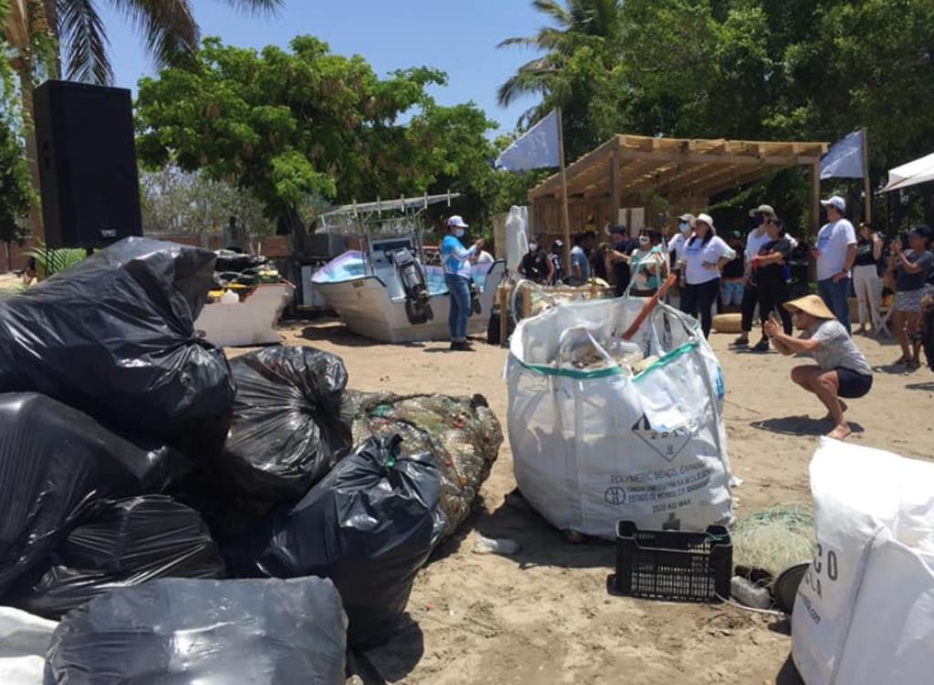 Realizan torneo de pesca de plástico en Mazatlán para limpiar el mar