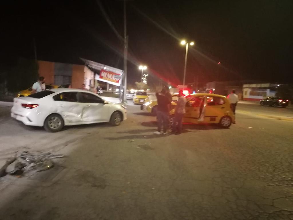 Choque de madrugada en Torreón deja tres lesionados