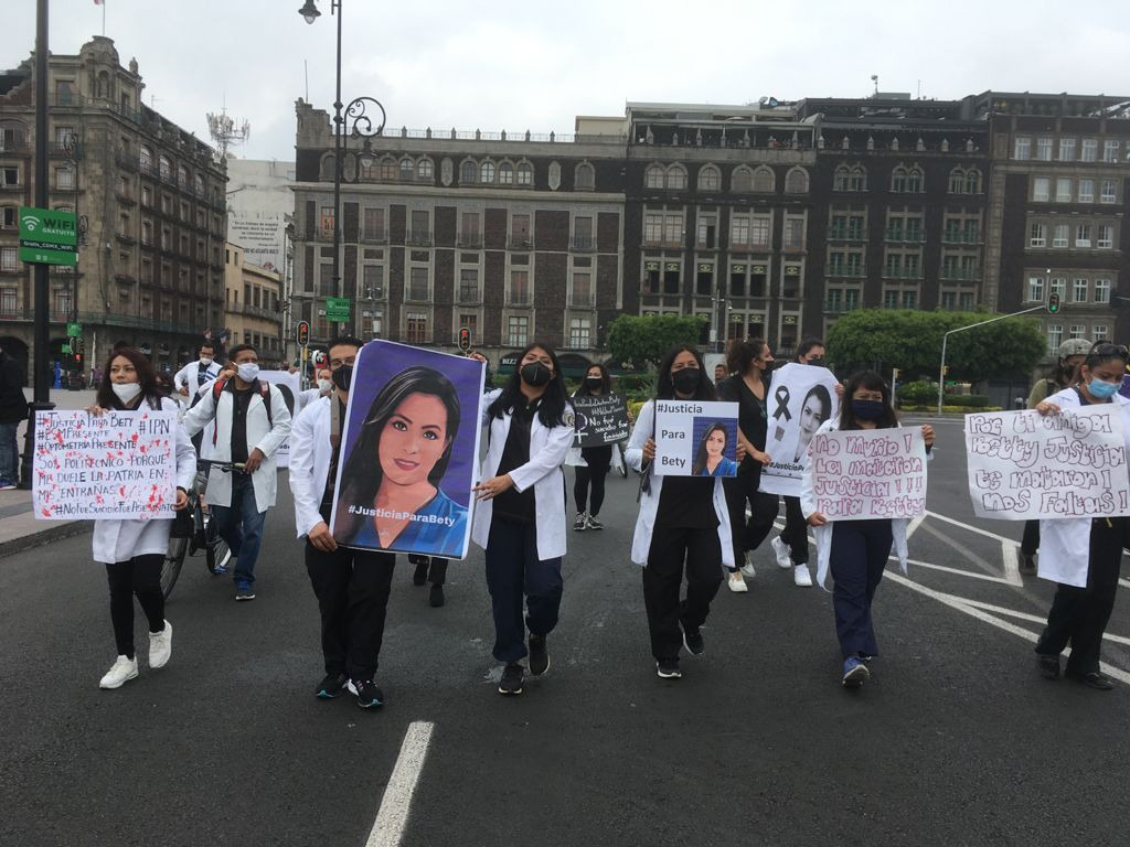 Exigen justicia por muerte de doctora en Pachuca