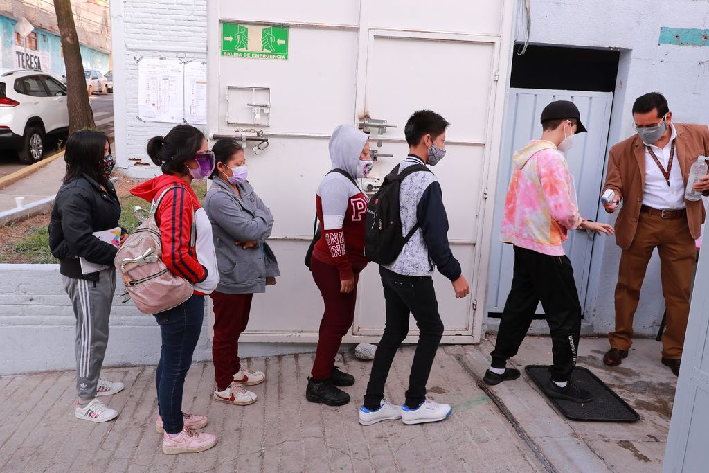 Rastrean contagios de COVID en escuelas de la Ciudad de México