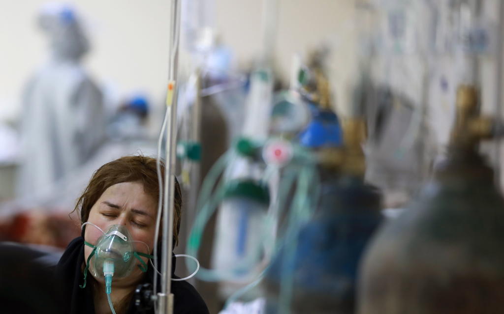 Alcanza Afganistán récord diario de muertes por COVID; hay escasez de oxígeno