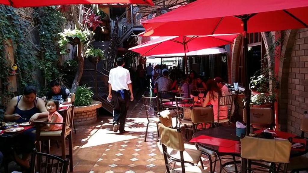 Aumentan del 60 al 80% aforo de restaurantes y cines en región Norte de Coahuila