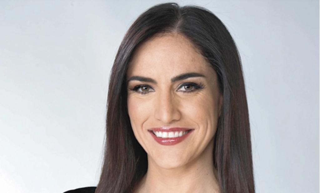 Danielle Dithurbide anuncia y presume embarazo en televisión