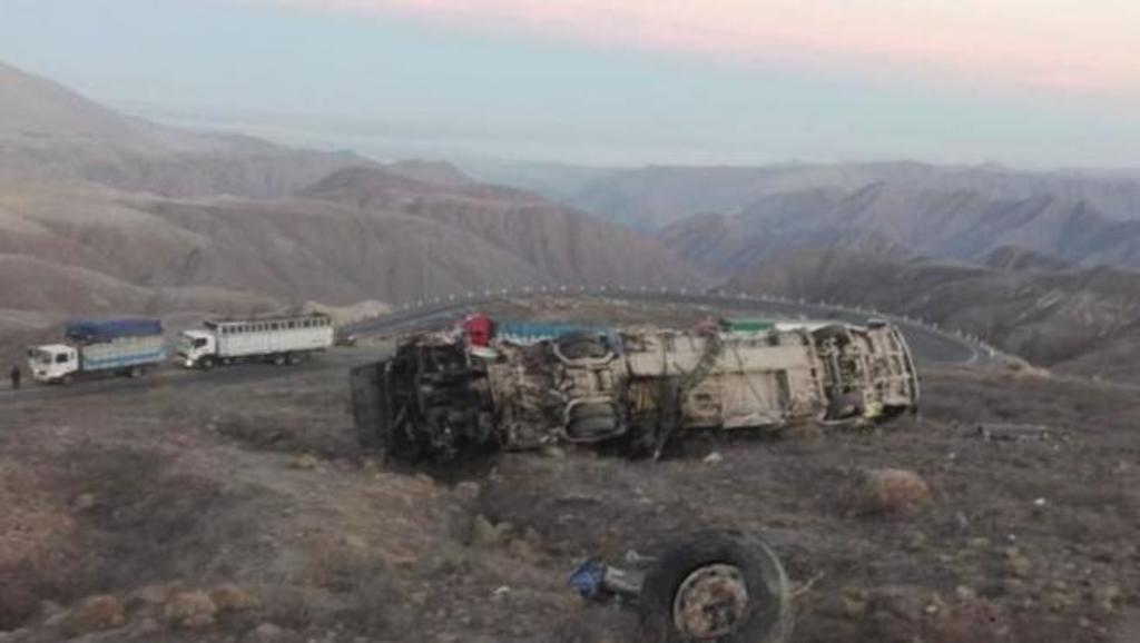 Cae autobús por precipicio en Perú; hay 17 muertos y 14 heridos