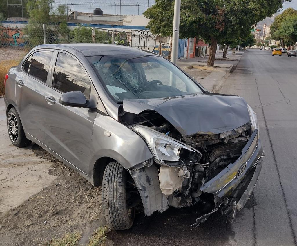 Semáforos apagados provocan accidente vial en Torreón