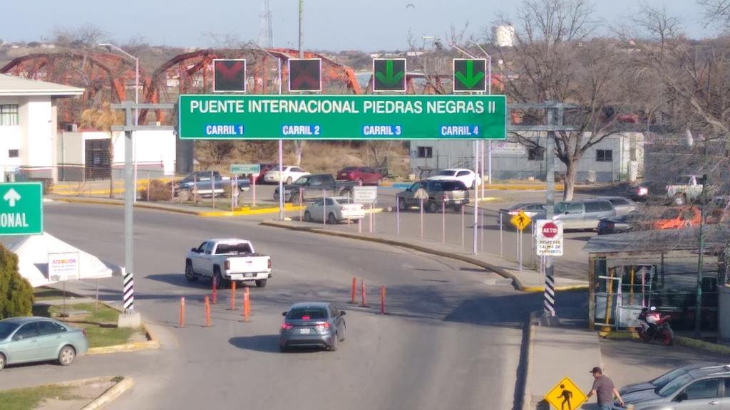 Restricciones de viajes no esenciales entre EUA y México continuarán un mes más