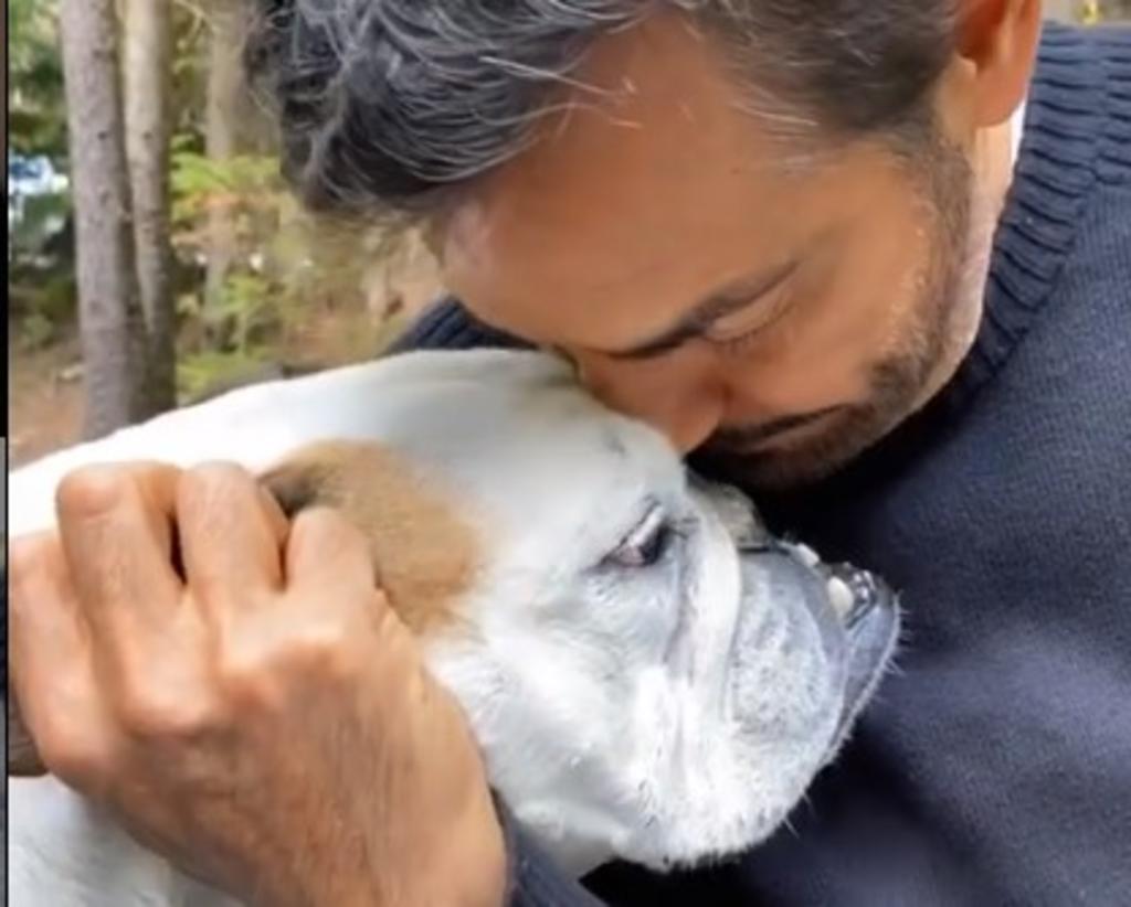 Acusan a Eugenio Derbez de 'maltrato animal' a su Bulldog, Fiona