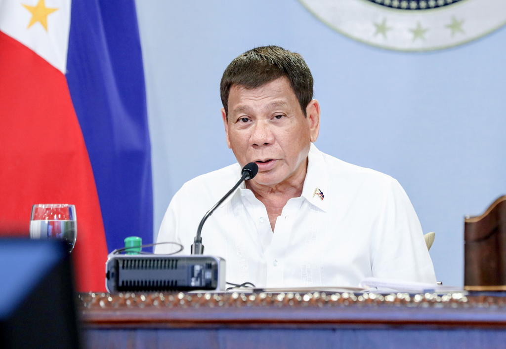 Presidente de Filipinas amenaza con ordenar detener a quienes se nieguen a vacunarse contra COVID
