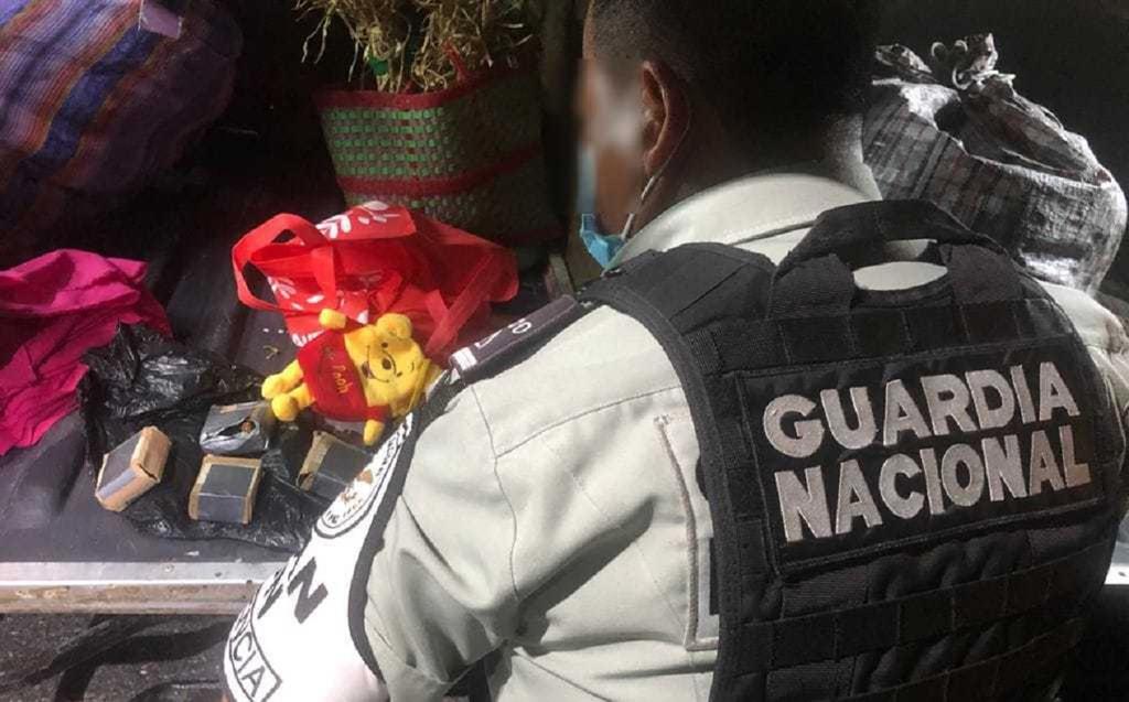 Guardia Nacional decomisa oso de peluche relleno de 57 cartuchos en Oaxaca