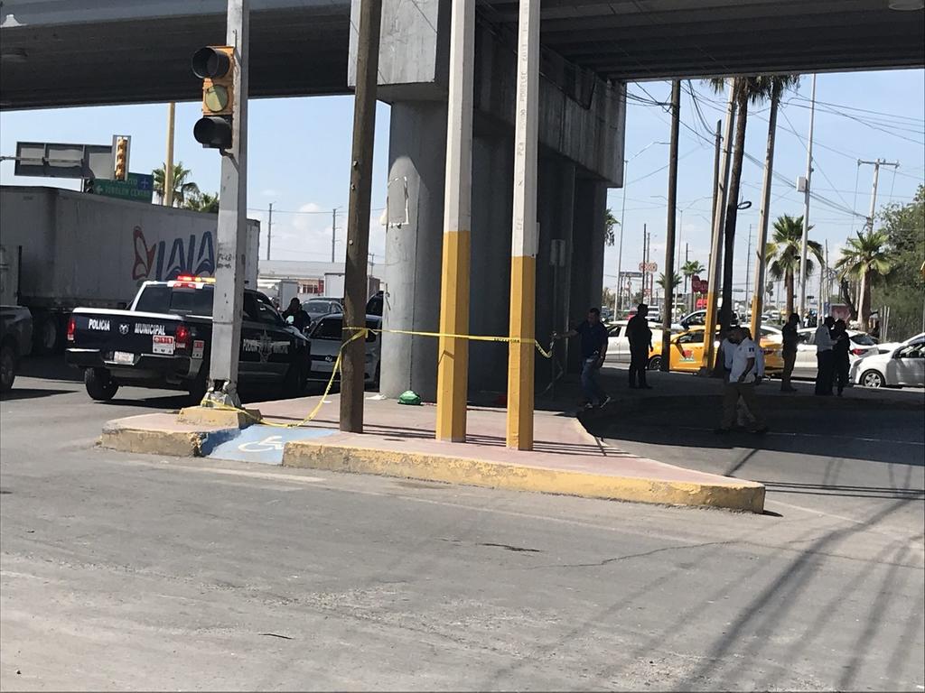 Identifican a hombre asesinado a balazos en la parte baja del puente El Campesino en Torreón