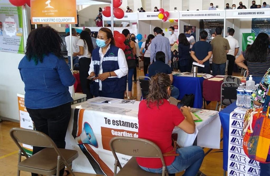 Tras suspenderse durante un año y medio, realizan Feria de Empleo en Torreón