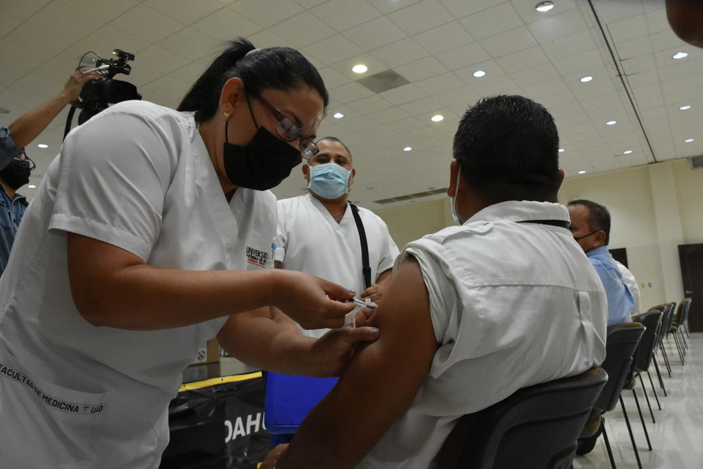 'Ruta de Vacunación COVID-19' inmuniza a 3 mil 200 obreros en región Centro de Coahuila