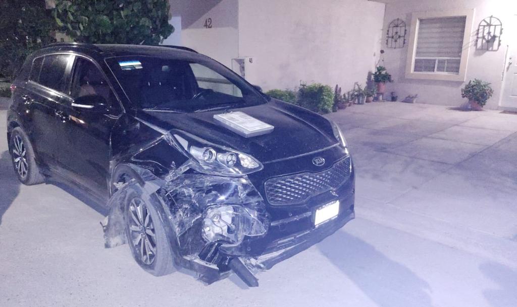 Menor alcoholizado choca con cuatro autos estacionados en el fraccionamiento Villas San Ángel 3 de Torreón