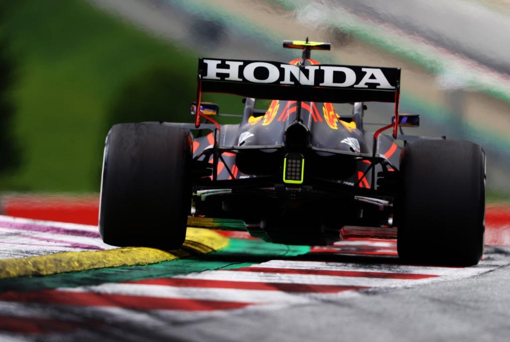 'Checo' Pérez queda en cuarto en el GP de Estirias; Verstappen se corona en primero
