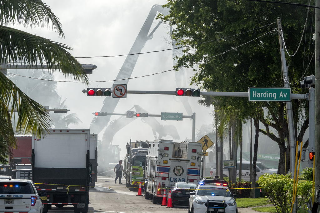 Equipos de México, Israel y otras partes de EUA trabajan en derrumbe en Miami-Dade